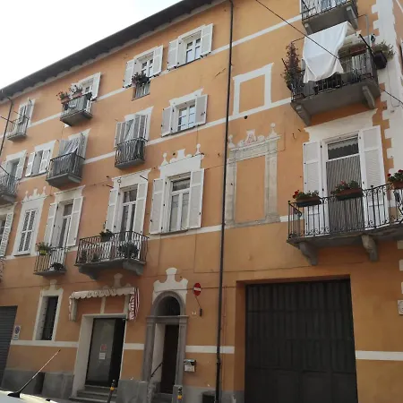 Appartamento Casa del Conte Massimiliano Roero Cuneo Esterno foto